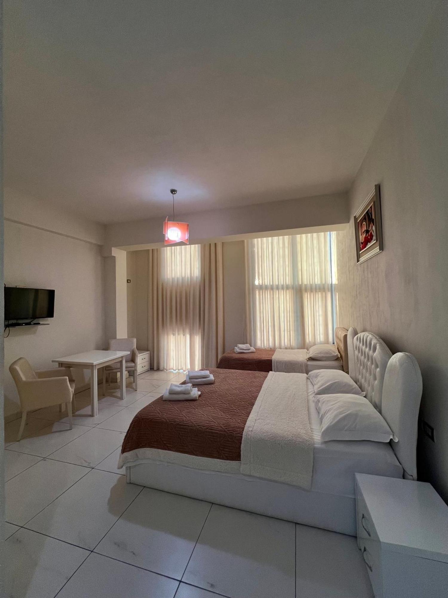 Grand Hotel Gjyshi Qerrexhias Exterior foto